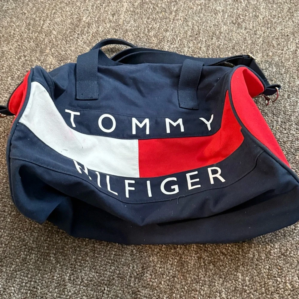 Tommy Hilfiger Navy Red Duffel Gym Bag Full Zip‎ Has Stains See Photos